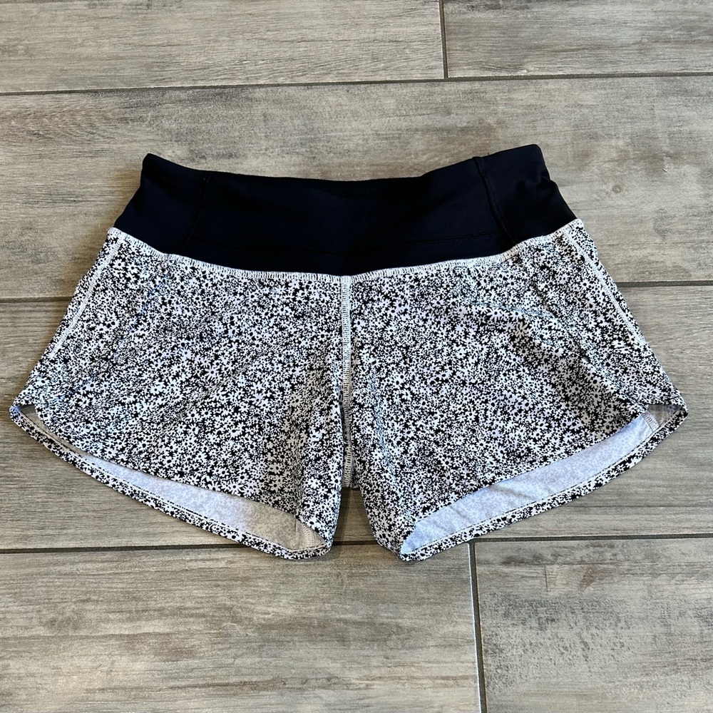 lululemon women’s shorts, run times, ditzy daisy, size 2